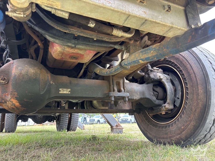 2014-freightliner-m2-106-image-68