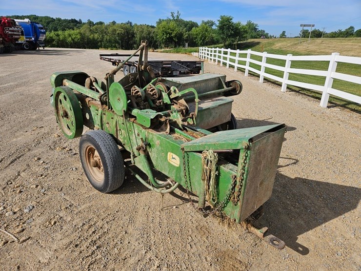 john-deere-24t-image-3