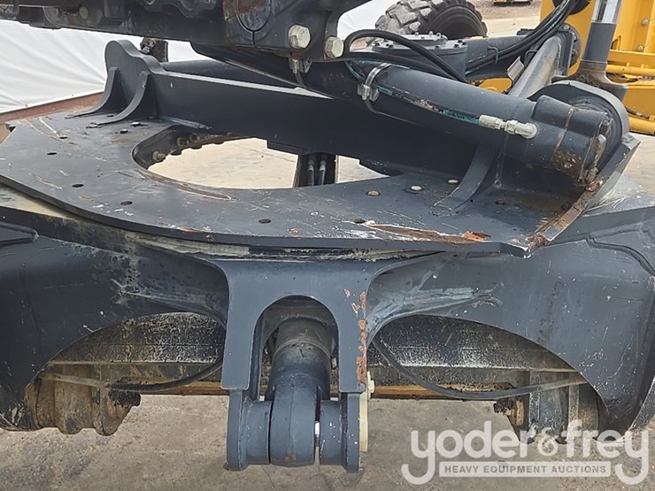 2011-deere-772g-image-25
