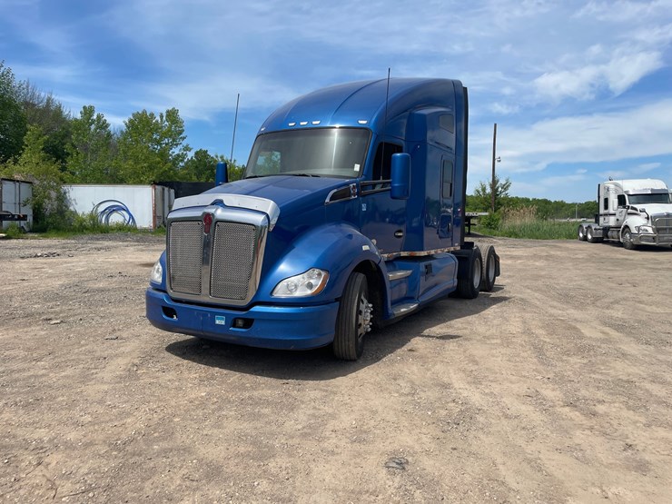 2015-kenworth-t680-image-1