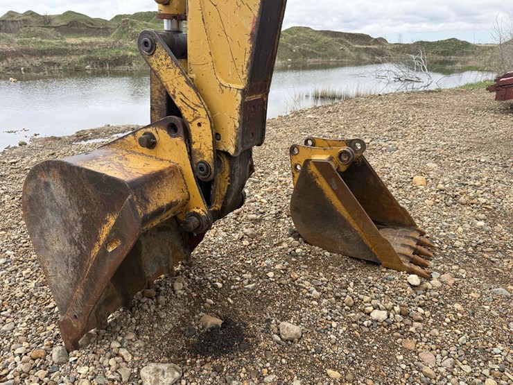 cat-426l-backhoe-image-8