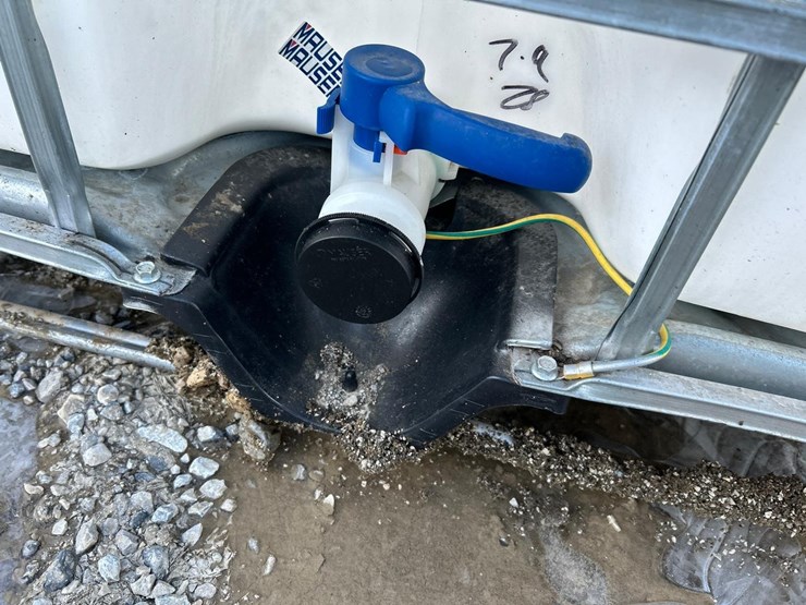 water-tank-tote-image-6