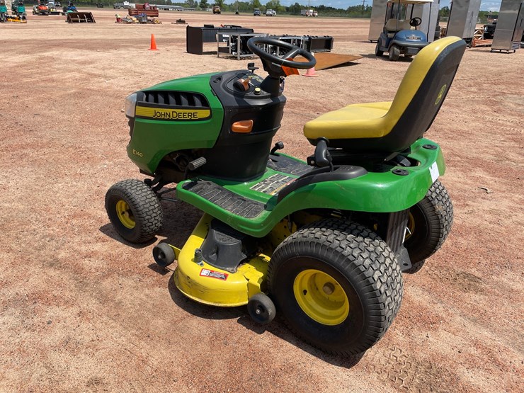 john-deere-e140-image-7