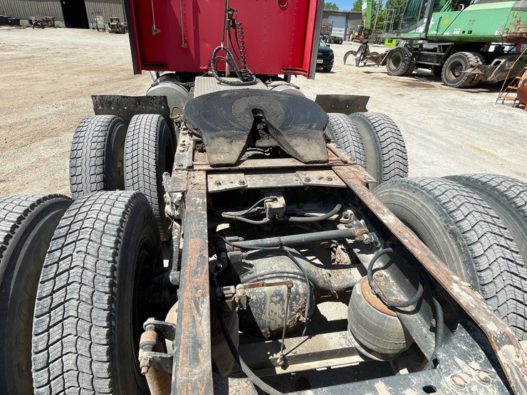 2004-kenworth-t800-image-29