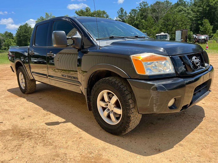 2012-nissan-titan-image-4