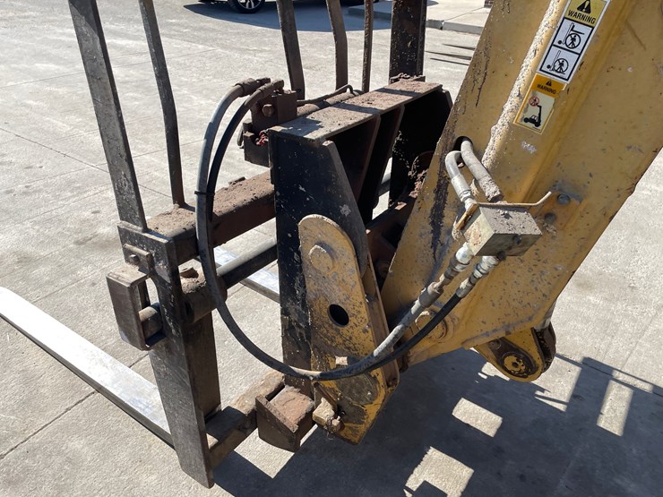 caterpillar-th62-image-14
