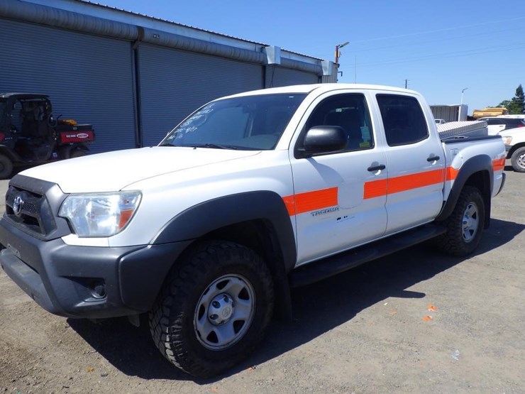 2013-toyota-tacoma-image-2