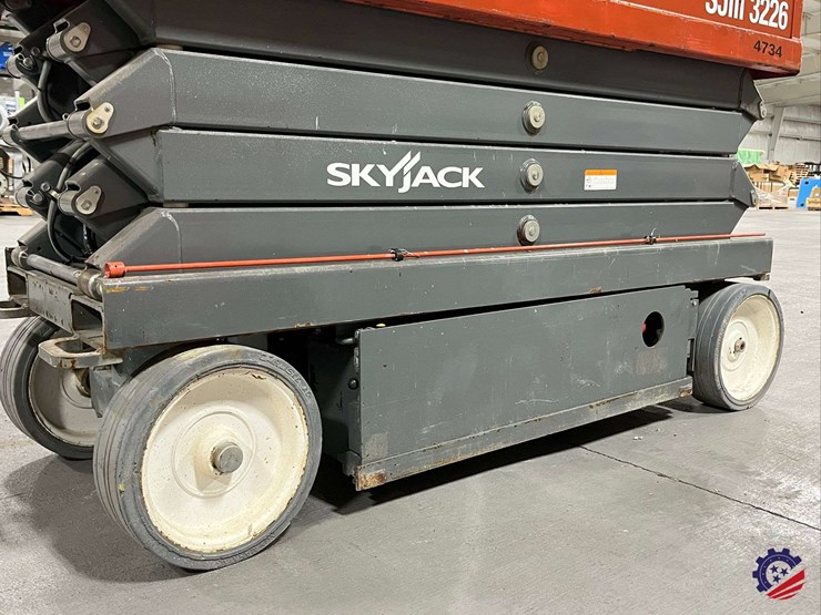 skyjack-sj111-3226-scissor-lift-image-7
