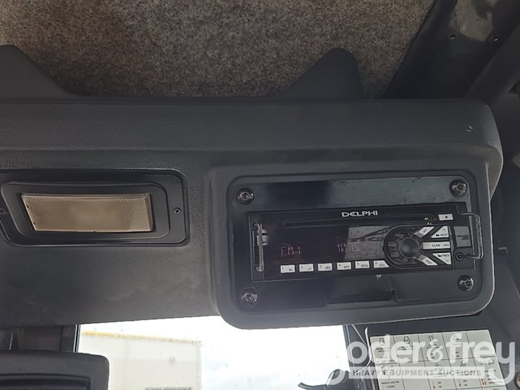 2011-deere-772g-image-52