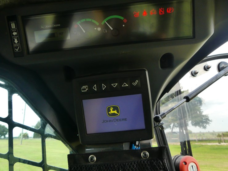 2024-deere-331g-image-15