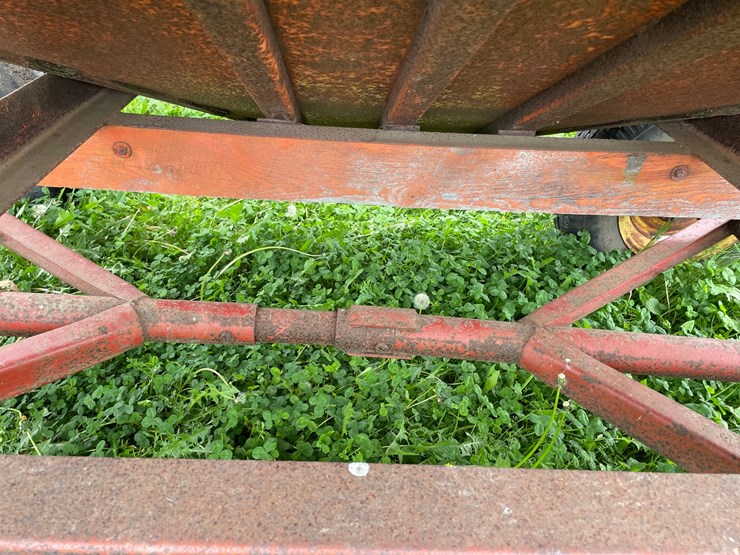 #224-•-gravity-box-on-running-gear-(ringle,-wi)-image-11