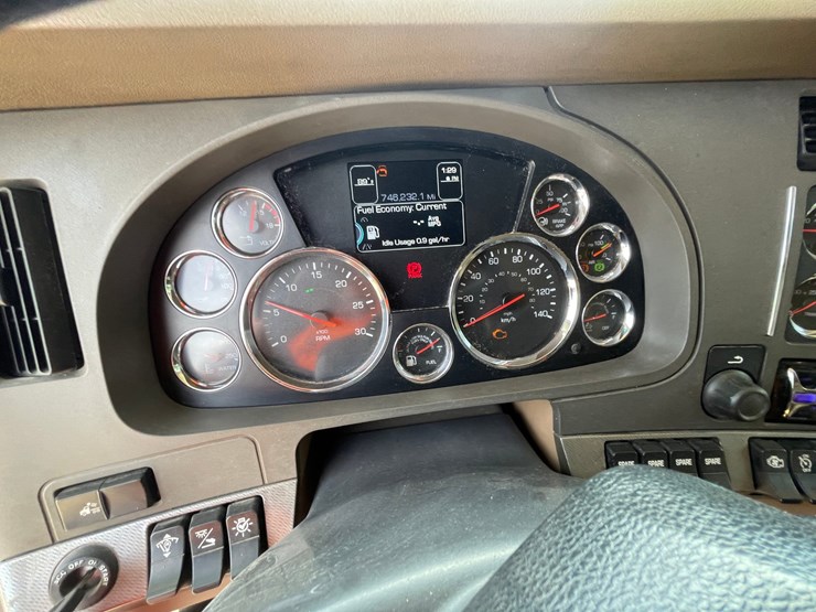 2016-kenworth-t680-image-64