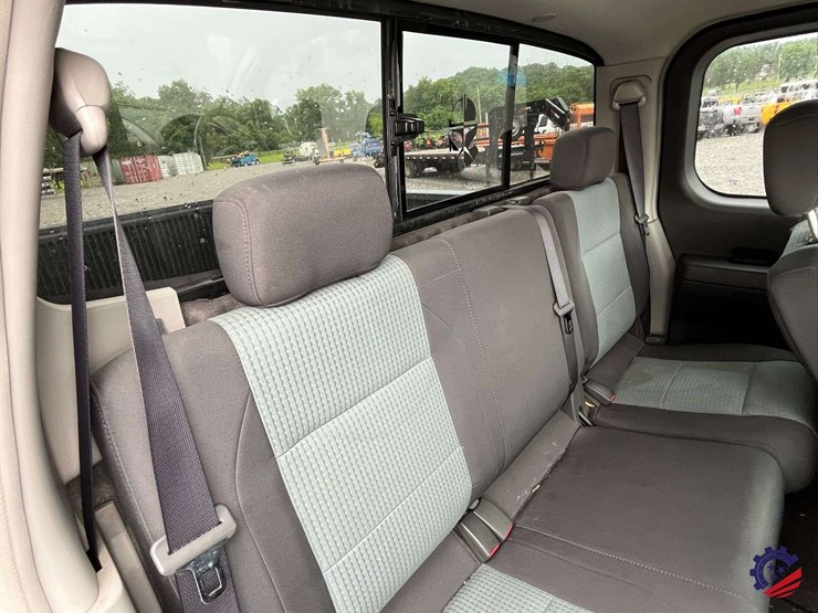 2004-nissan-titan-image-39