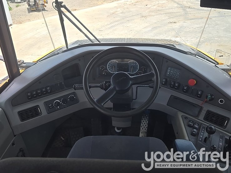 2022-volvo-a25g-image-54