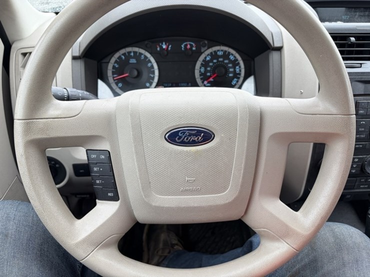 2012-ford-escape-xls-image-28