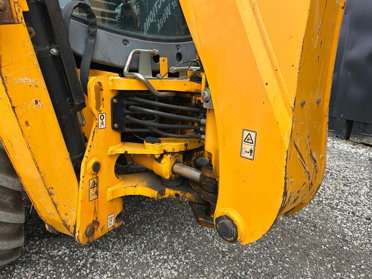 jcb-4cx-image-17
