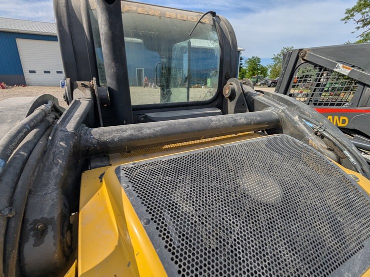 #5455-•-new-holland-218-skid-loader-image-8