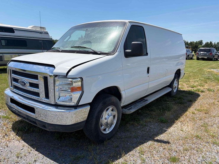 2013-ford-e250-image-1