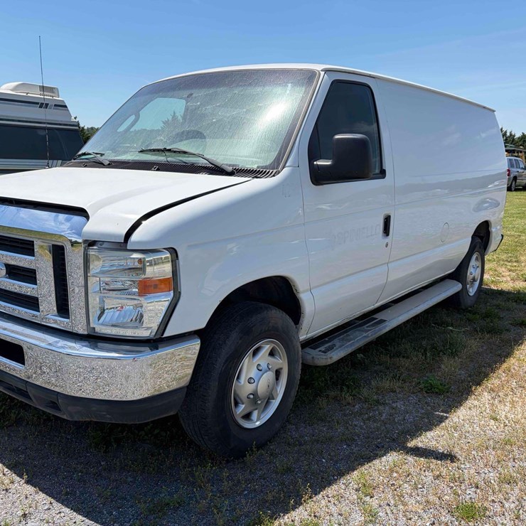 2013 FORD E250