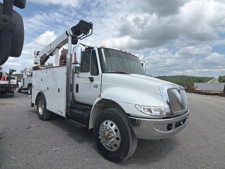 2004-international-durastar-4300-image-3