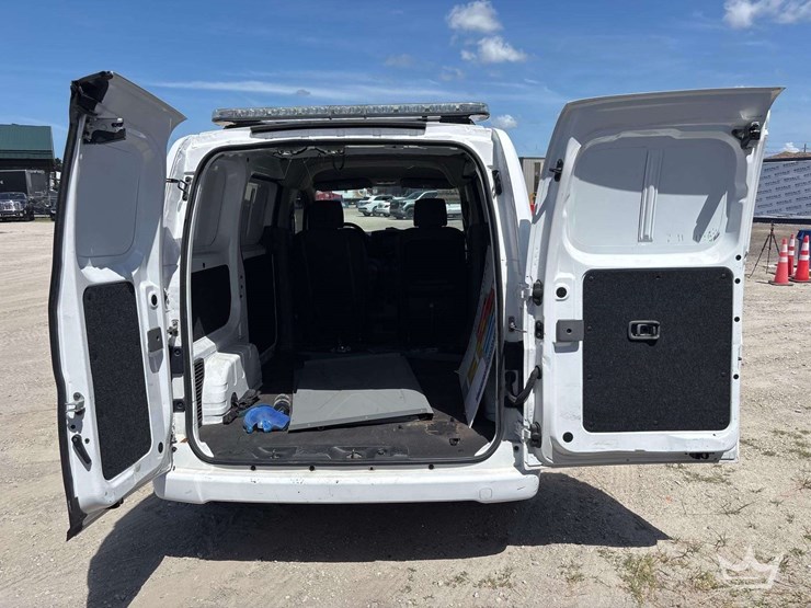 2017-nissan-nv200-image-9