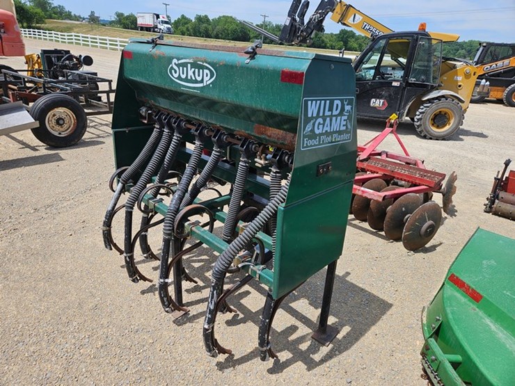 sukup-food-plot-planter-image-5