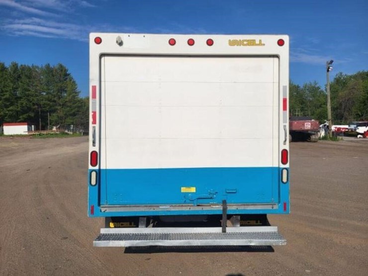 2009-ford-e450-image-2
