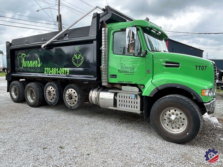 2016-volvo-truck-vhd-quad-axle-dump-truck-image-7