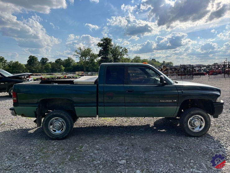 1999-dodge-ram-2500-image-24
