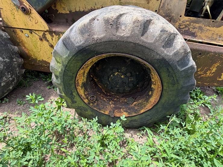 new-holland-l555-image-6