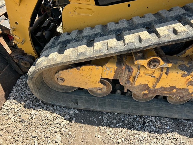 2017-caterpillar-249d-image-18