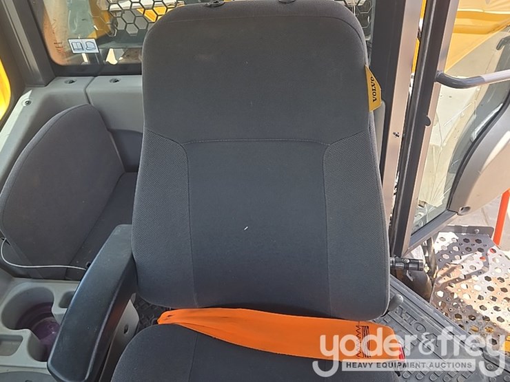 2022-volvo-a25g-image-56