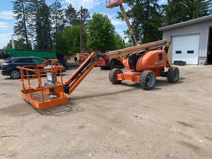 2012-jlg-600aj-image-12