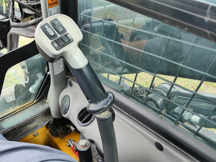 2020-new-holland-c232-image-15