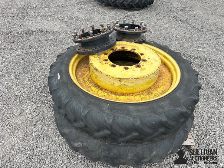 john-deere-230-image-1