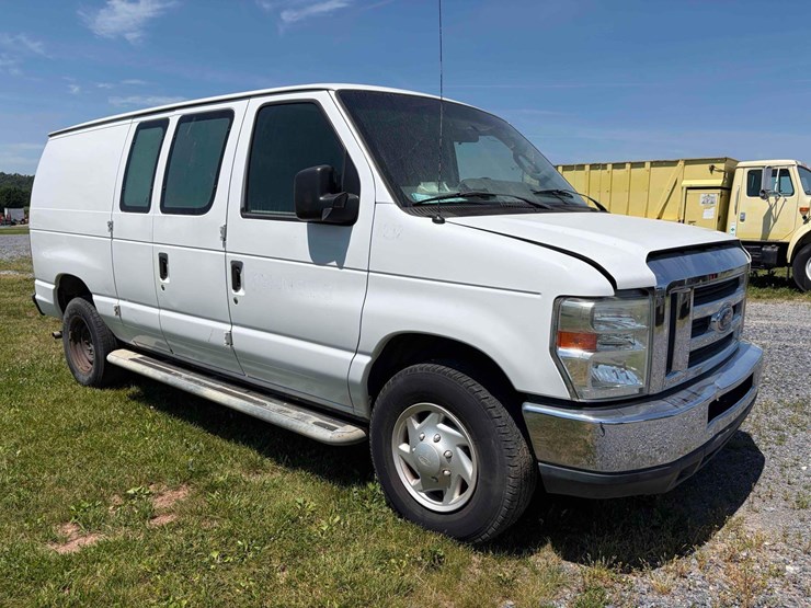 2013-ford-e250-image-3