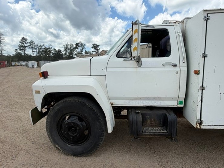 1984-ford-f600-image-16