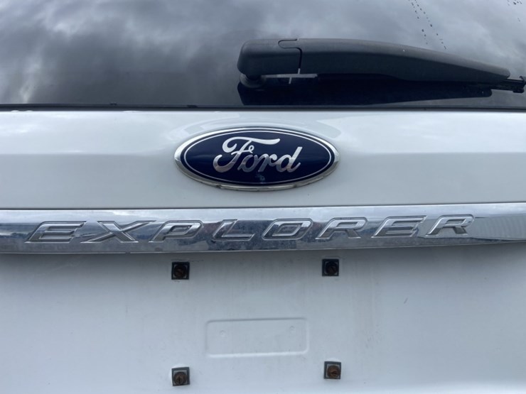 2013-ford-explorer-image-10