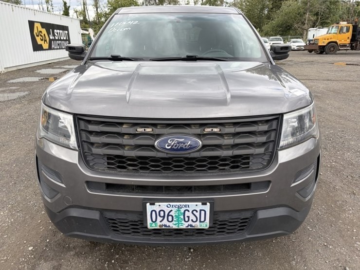 2017-ford-explorer-image-8