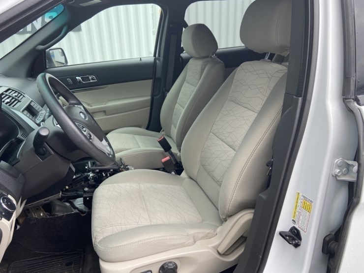 2013-ford-explorer-image-21
