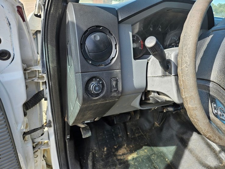 2012-ford-f550-image-23