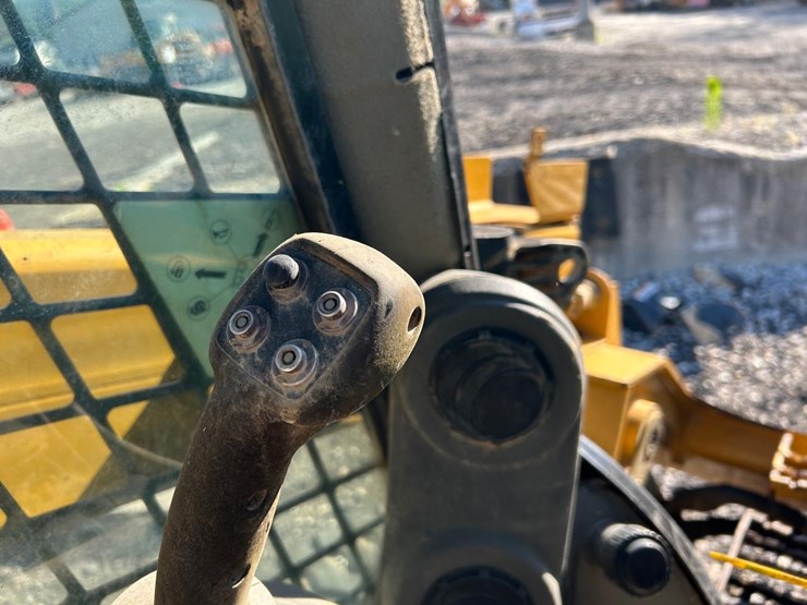 2014-caterpillar-289d-image-24