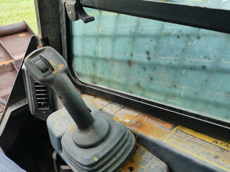 2017-deere-332g-image-14
