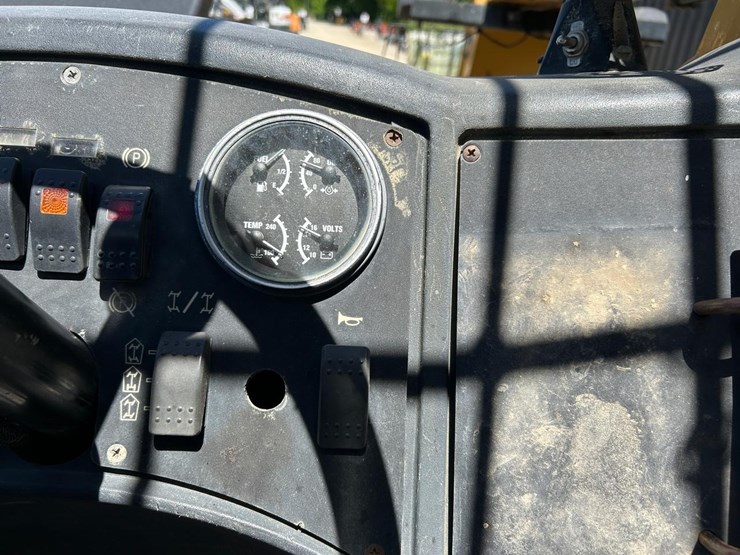 caterpillar-tl943-image-20