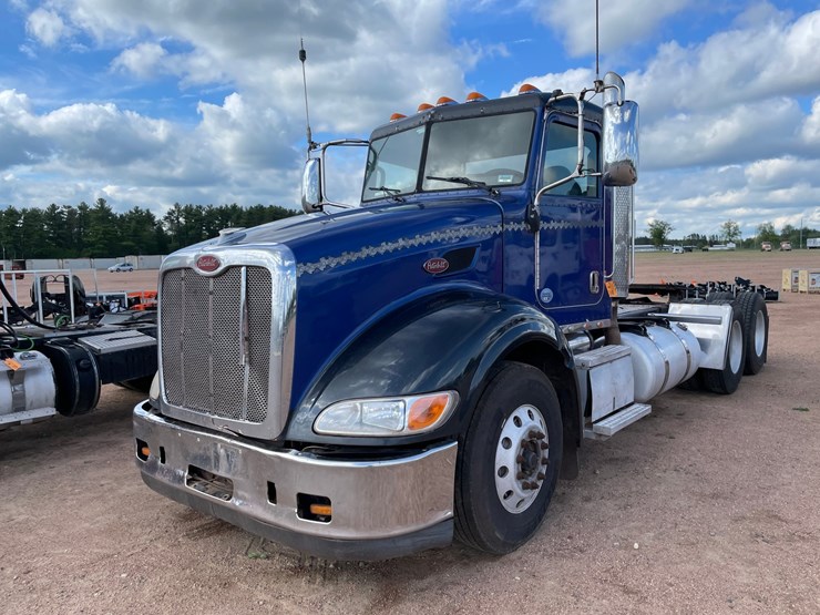 2010-peterbilt-386-image-1