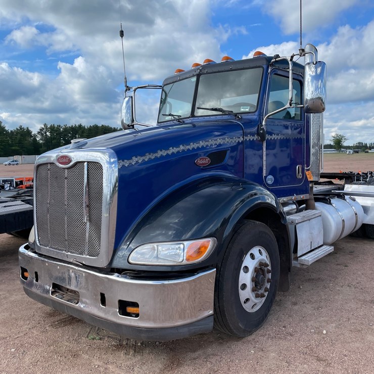 2010 PETERBILT 386