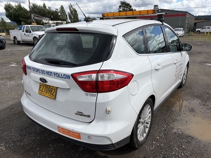 2016-ford-c-max-sel-hybrid-sedan-image-4
