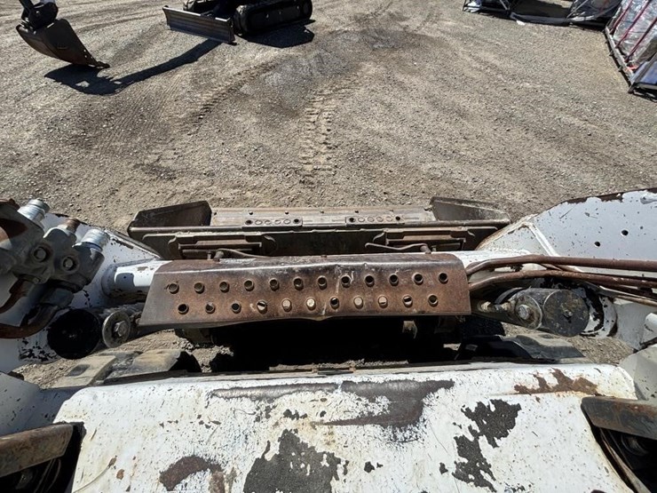 2005-bobcat-t180-image-22