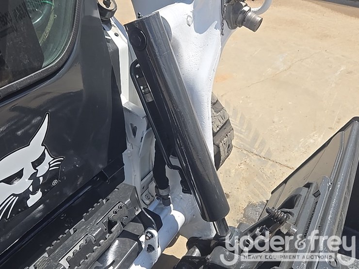 2021-bobcat-t66-image-24