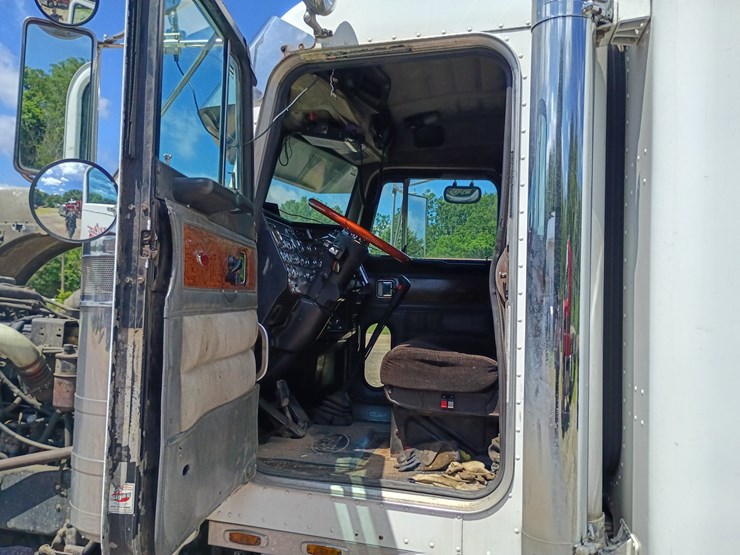 1998-peterbilt-379-image-38